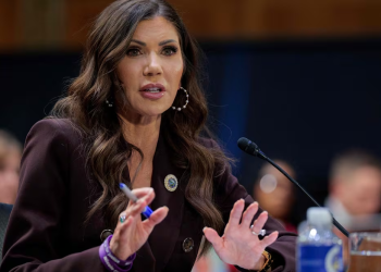 Trump reemplaza a Kristi Noem al frente del Departamento de Seguridad Nacional; llega Markwayne Mullin