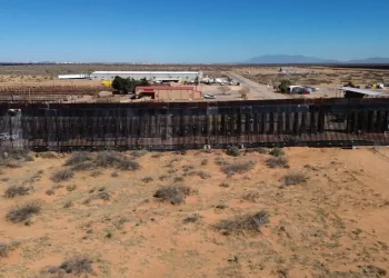 Demandan al Gobierno de Trump por ocultar plan de muro fronterizo en parque natural