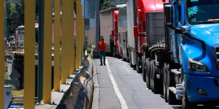 Transportistas piden quitar retén situado en Sonora: Segob
