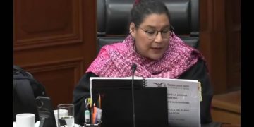 Critican a Lenia Batres por votar en contra de que el IMSS otorgue prótesis a menores con discapacidad