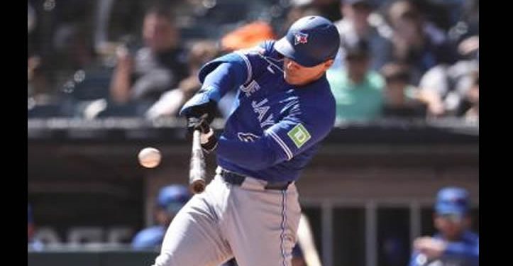 Con su familia en las gradas, el hermosillense Brandon Valenzuela debuta con hit en MLB