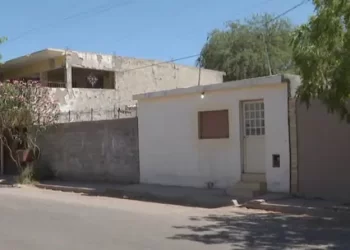 Mujer Detenida por Morder a un Policía al Intentar Desalojarla de una Casa en Hermosillo