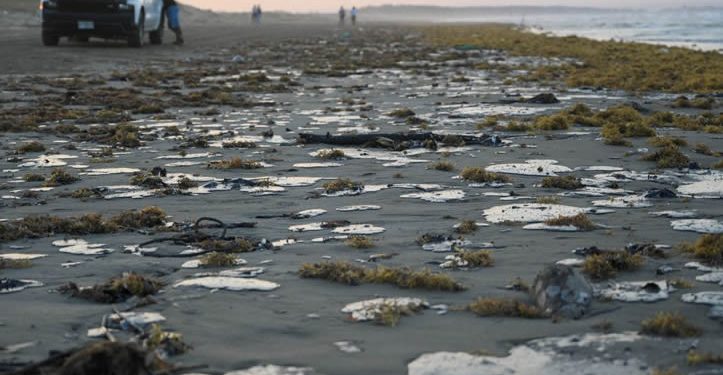 Pemex: Fuga en ducto provocó derrame de hidrocarburo en el Golfo de México