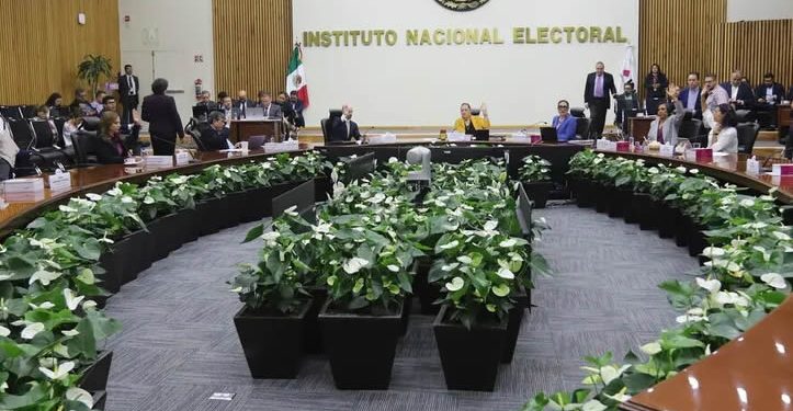 Comité Técnico entrega a diputados tres quintetas de aspirantes a consejeros del INE