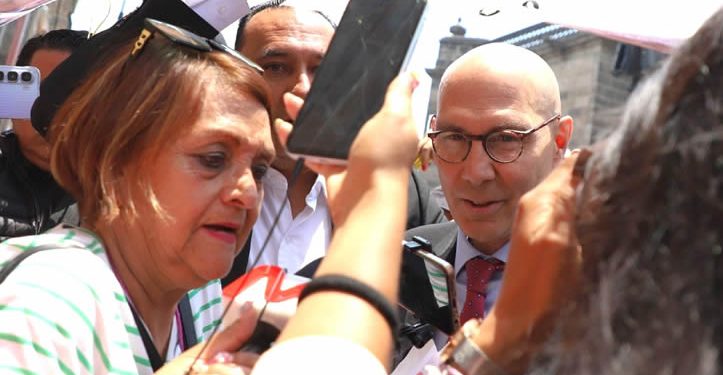 Alto Comisionado de ONU escucha a familias de desaparecidos y senadores