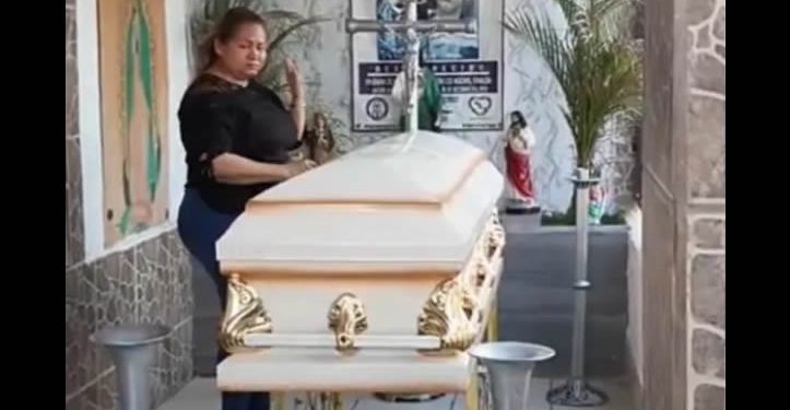 Cecilia Flores da último adiós a si hijo Marco Antonio este jueves Santo