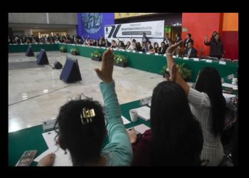 Aprueban diputados en comisiones Plan B