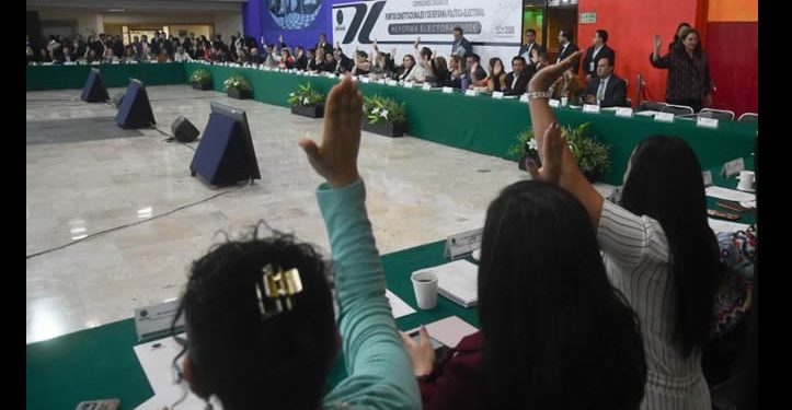 Aprueban diputados en comisiones Plan B