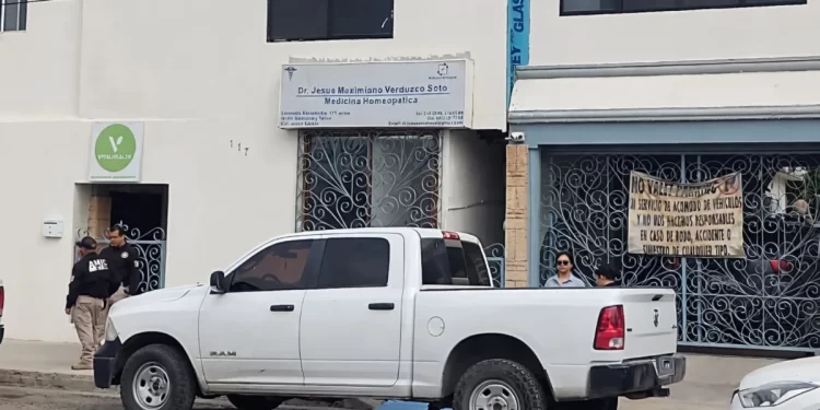 Muere padre e hijo tras aplicarse suero vitaminado en clínica homeópata de Hermosillo