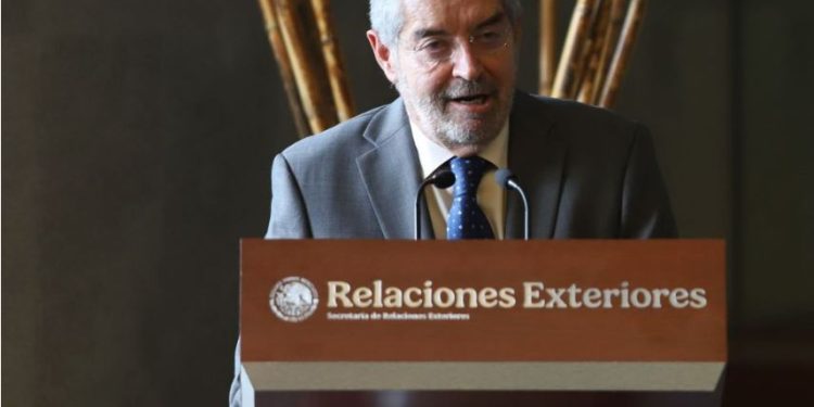 Juan Ramón de la Fuente pide licencia para dejar titularidad de la SRE