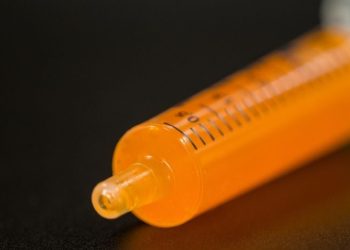 Catean tres inmuebles en Hermosillo en operativo para dar con el responsable de administrar sueros “vitaminados”