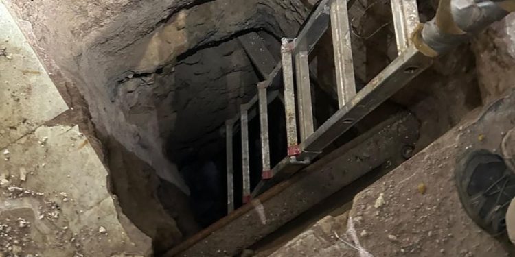 “No tienen dónde esconderse”: Ronald Johnson presume hallazgo de túnel del crimen organizado en Sonora que conectaba con EU