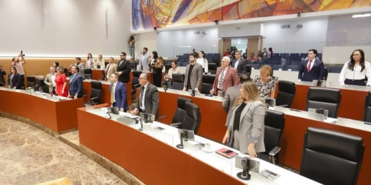 Ordenan a Tribunal de Sonora resolver denuncia de oposición por presuntas irregularidades en el Congreso; señalan posible alteración en Ley de Ingresos