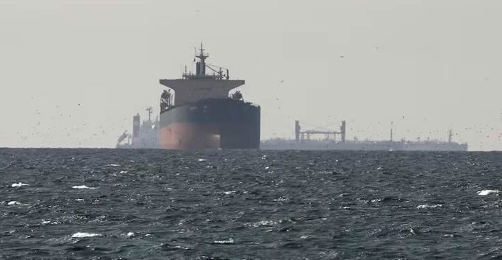 Irán niega bloqueo estadounidense en Ormuz; advierte a buques militares que no se acerquen