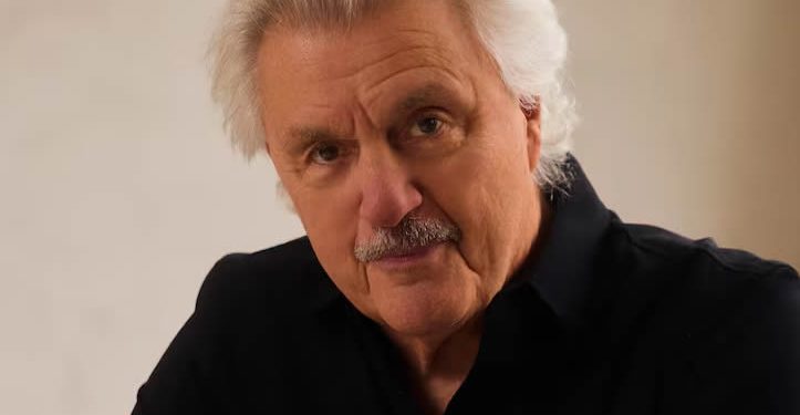 John Irving pide juicio político contra el “fascista” de Donald Trump: “Netanyahu se aprovechó de su estupidez”