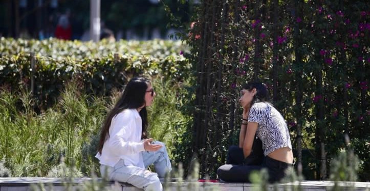 Jóvenes en México, más estudios, sin hijos y mayor permanencia en el hogar: Inegi