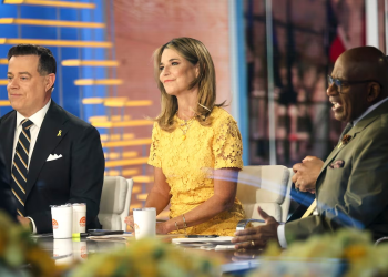 Savannah Guthrie vuelve a ‘Today’ tras la desaparición de su madre, vestida de amarillo y entre lágrimas: “Allá vamos, preparados o no”