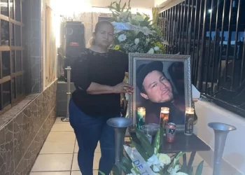 Despiden a Marco Antonio Sauceda, hijo de Ceci Flores