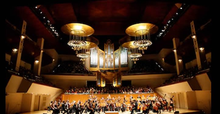 Así quedó la reforma legal para proteger a artistas, intérpretes y músicos ante la IA