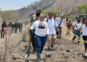 Ceci Flores anuncia nuevos hallazgos de restos humanos en el sitio donde localizó a su hijo en Sonora: “La carretera de la muerte”