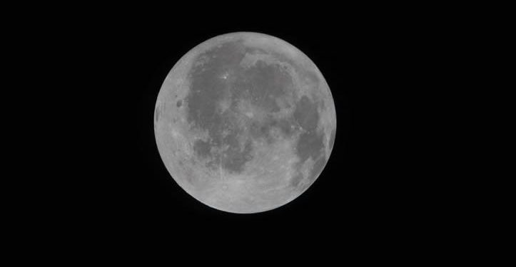 Astronautas de Artemis II logran ver la cara oculta de la Luna