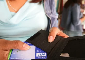 “No traigo cash”: billetes y monedas pierden protagonismo entre la digitalización del dinero