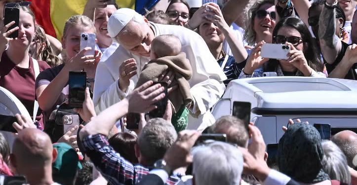 León XIV arremete en su mensaje de Pascua contra quienes “tienen el poder de desatar guerras”