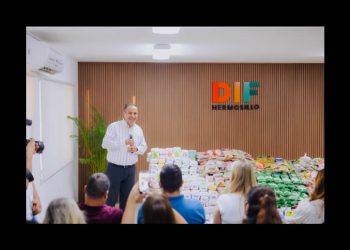 Ayudan a instituciones altruistas con paquetes alimenticios donados en Semana Santa