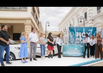 Ana Lucía Rodríguez y José Alberto Gastélum ganan vehículo eléctrico con valor de 345 mil pesos