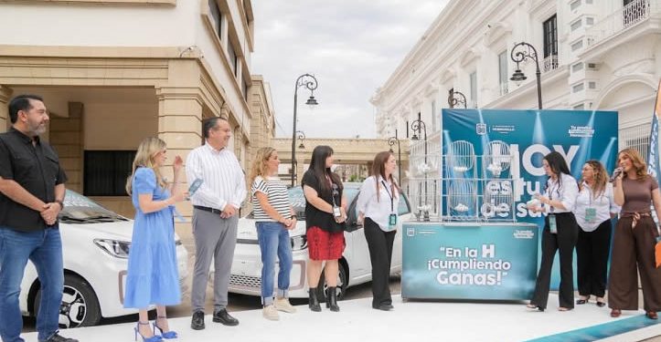Ana Lucía Rodríguez y José Alberto Gastélum ganan vehículo eléctrico con valor de 345 mil pesos