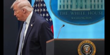 Trump extiende el alto al fuego por tiempo inedeterminado porque no logra cerrar un acuerdo con Irán