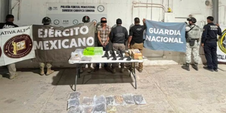 Detienen a hombre en Altar, Sonora; aseguran fusiles de asalto y más de 8 mil cartuchos