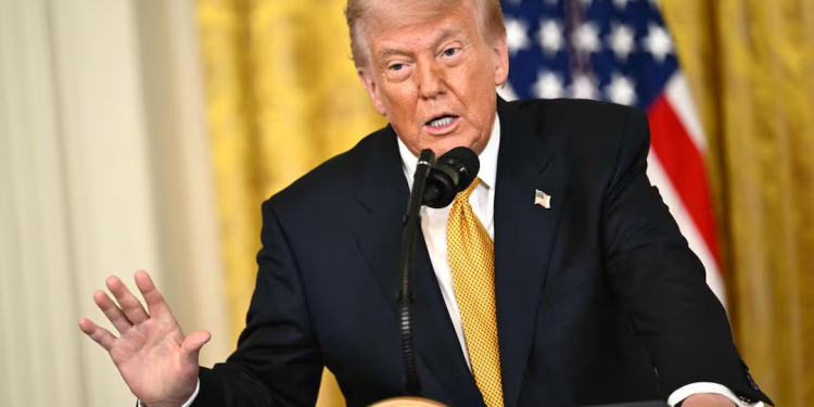 Trump firma nueva estrategia antiterrorista centrada en cárteles de droga en occidente