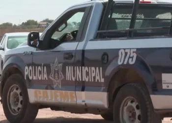Policía Pidió Croquetas en Lugar de Flores en su Funeral Para Alimentar a Perros en Abandono