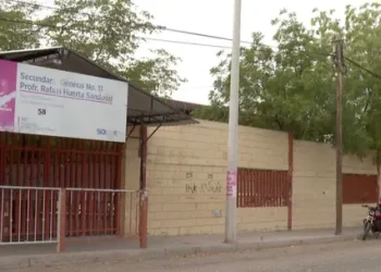 Sorprenden a Jóvenes Utilizando Vapeador Dentro de Secundaria General Número 11 de Hermosillo
