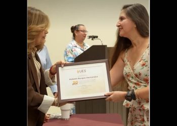 Forjadores de futuro: UES rinde homenaje a la lealtad y vocación de su planta docente