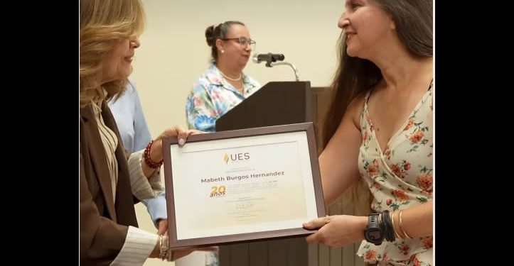 Forjadores de futuro: UES rinde homenaje a la lealtad y vocación de su planta docente