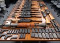Frenan arsenal en Nogales: Mujer llevaba lanzacohetes RPG