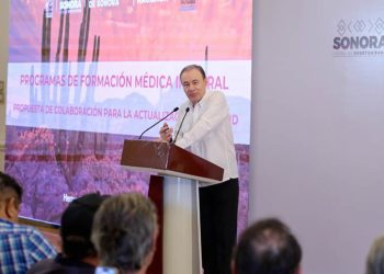 Gobernador Durazo impulsa capacitación a médicos con mil becas para fortalecer atención a la salud