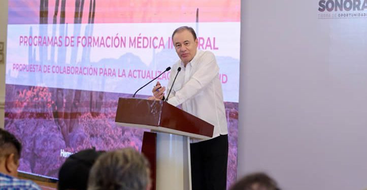 Gobernador Durazo impulsa capacitación a médicos con mil becas para fortalecer atención a la salud