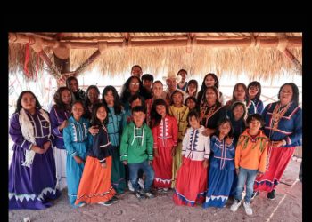 “La soberanía viene de la fuerza del pueblo”: Sheinbaum; mujeres la reciben con canto tradicional Seri