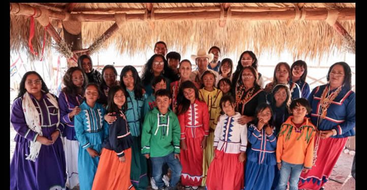 “La soberanía viene de la fuerza del pueblo”: Sheinbaum; mujeres la reciben con canto tradicional Seri