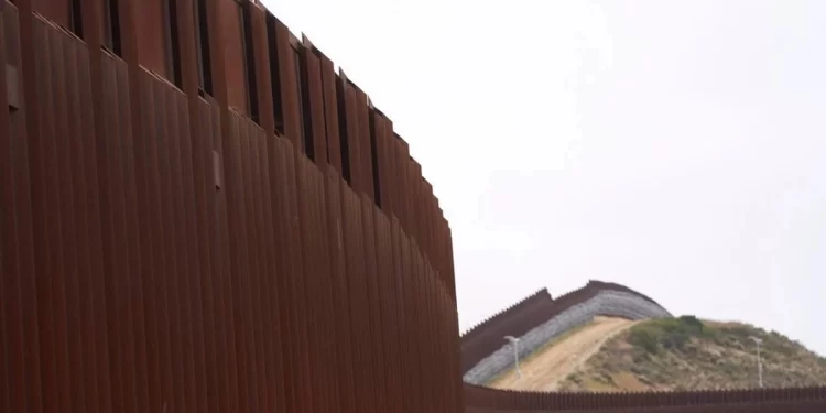 Vestigio arqueológico milenario es destruido en Arizona por construcción del muro fronterizo de Trump