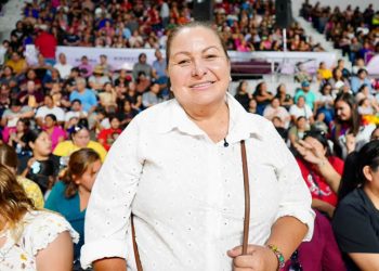 Gobierno de Sonora entrega apoyos económicos a familias en Hermosillo
