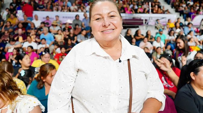 Gobierno de Sonora entrega apoyos económicos a familias en Hermosillo