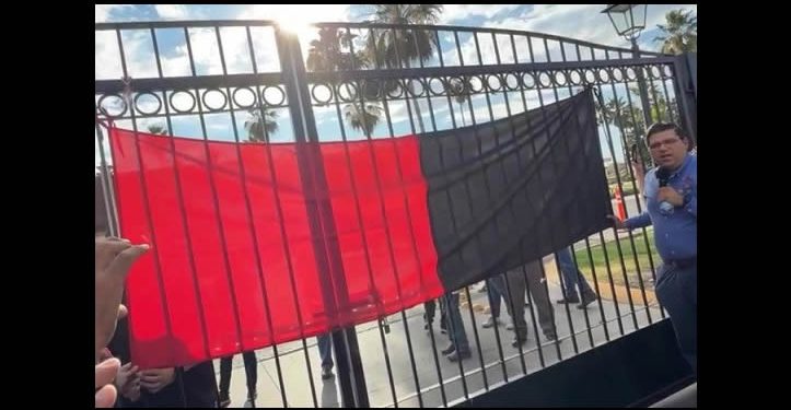 Colocan maestros banderas roji-negras en la UNISON