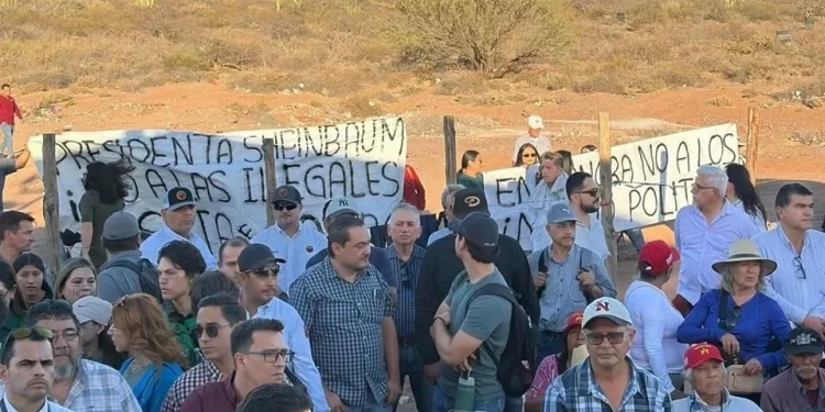 Protestan contra caseta y narcopolíticos en mitin de CSP