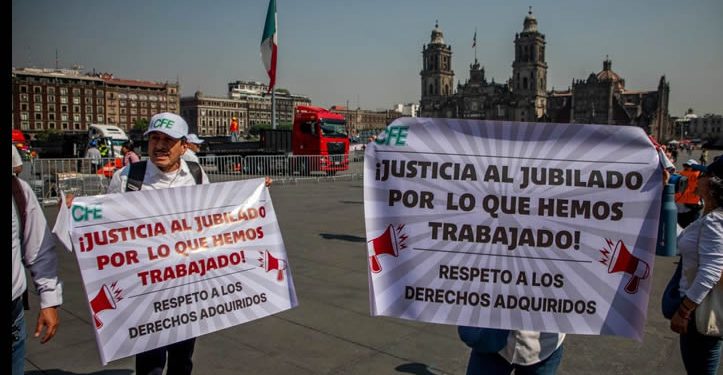 Jueces conceden suspensión de plano a jubilados de CFE contra reducción de sus pensiones