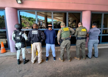 Autoridades de EU entregan a hombre a la Fiscalía de Sonora; está acusado de violencia familiar