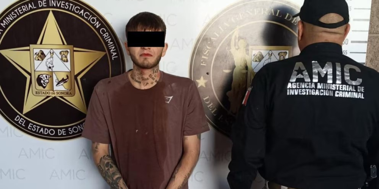 Huye, choca y su vehículo se incendia: AMIC detiene a fugitivo con orden de aprehensión en Hermosillo